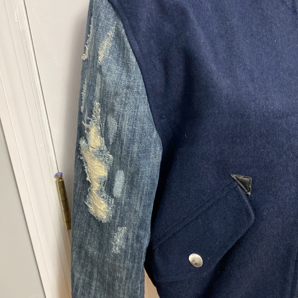 Jackets - Picture 4 of 8